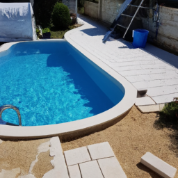 Piscine Extérieure en Béton : Conception sur Mesure pour un Espace de Détente Exceptionnel Bayeux